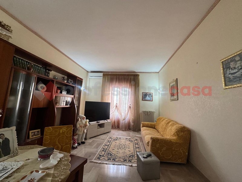 Trilocale in Vendita a Pulsano, 65'000&euro;, 100 m²
