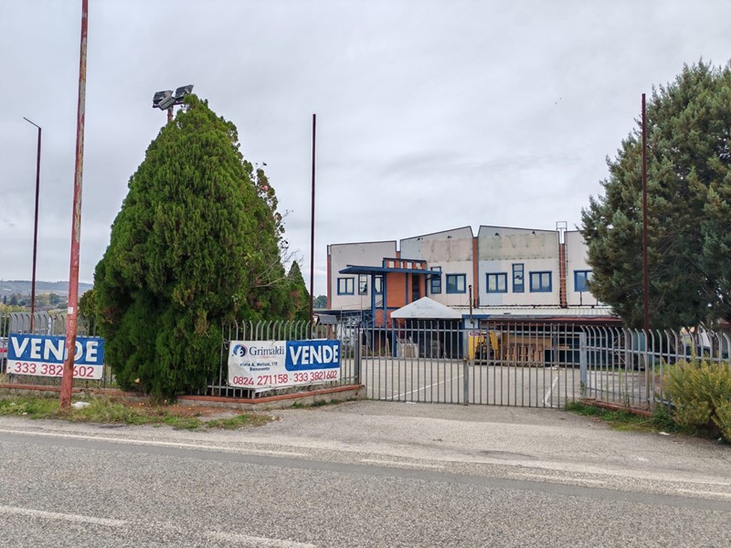 Negozio in Vendita a Benevento, 800 m²
