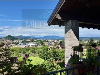Villa in Vendita a Arona, 770'000&euro;, 250 m²