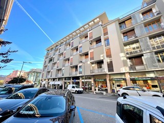 Appartamento in Vendita a Alba, 360'000€, 160 m²