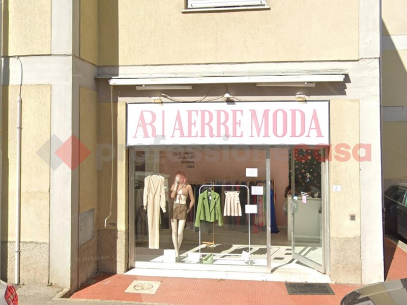 Negozio in Affitto a Poggibonsi, 550€, 45 m²