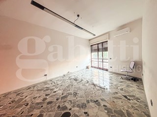 Ufficio in Affitto a Pompei, 850&euro;, 75 m²