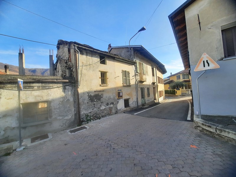 Casale in Vendita a Villar Focchiardo, 65'000&euro;, 200 m²