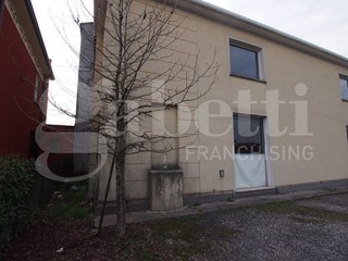 Capannone in Vendita a Oppeano, 1'035'000€, 3873 m²