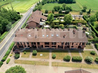 Villa in Vendita a Rozzano, 680'000&euro;, 200 m², con Box