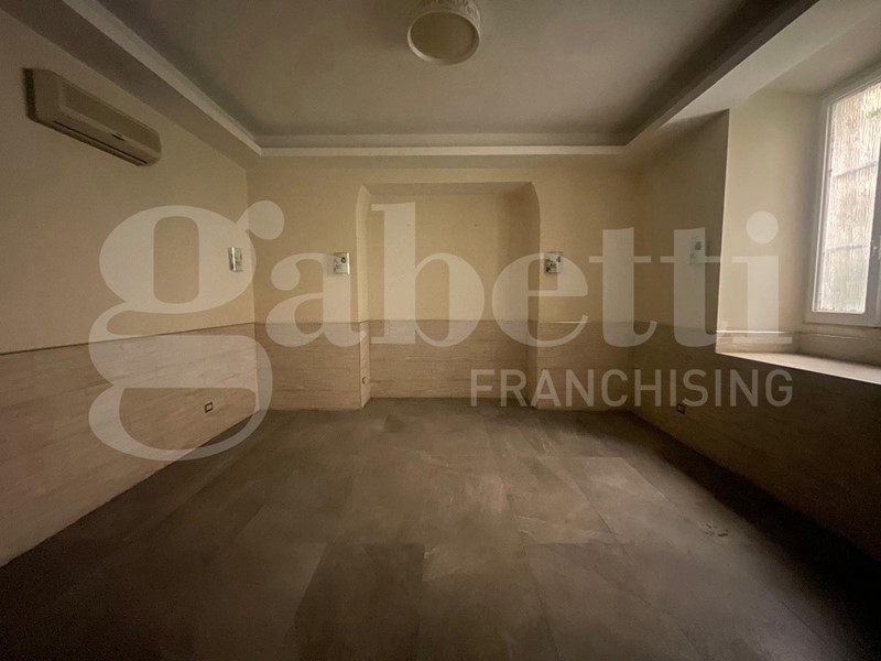 Negozio in Vendita a Roma, 595'000€, 160 m²