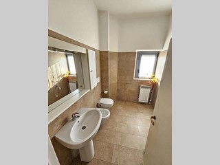 Ufficio in Affitto a Cinisello Balsamo, 950€, 114 m²