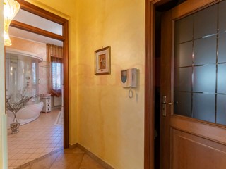 Villa in Vendita a San Mauro Torinese, 680'000&euro;, 300 m²
