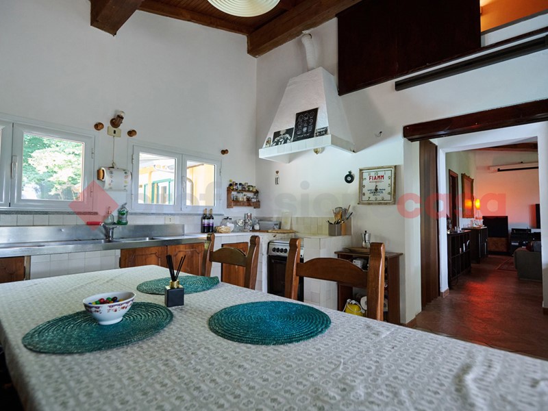 Villa in Vendita a Agrate Conturbia, 480'000&euro;, 344 m²