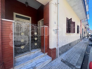 Negozio in Affitto a Amantea, 480€, 66 m²