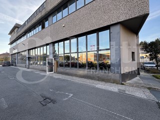 Magazzino in Vendita a Curno, 195'000&euro;, 190 m²