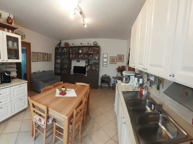 Quadrilocale in Vendita a Sovicille, zona Rosia, 150'000€, 65 m², con Box