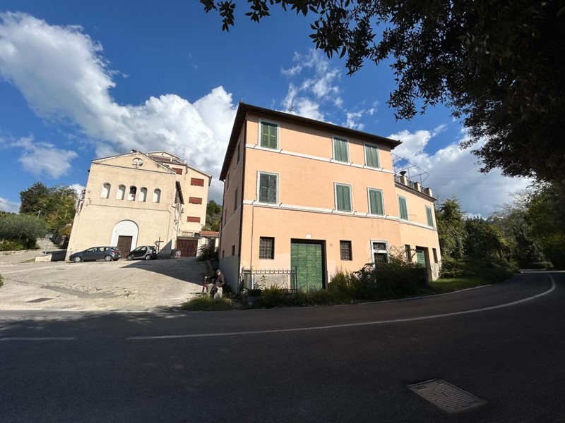Casa Indipendente in Vendita a Montopoli di Sabina, 120'000€, 500 m²