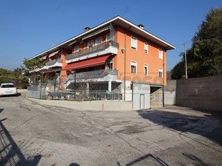 Appartamento in Vendita a San Giovanni Ilarione, 240'000&euro;, 209 m², con Box