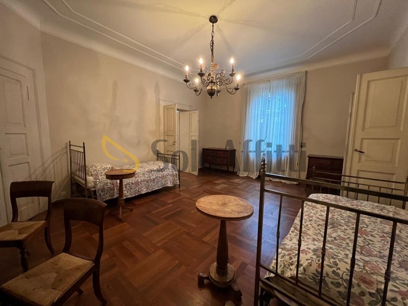 Appartamento in Affitto a Modena, 1'500€, 180 m²