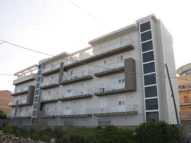 Trilocale in Vendita a Siracusa, zona Pizzuta Scala Greca, 150'000€, 80 m², arredato, con Box