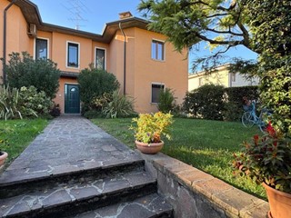 Quadrilocale in Vendita a Brescia, 204'000€, 148 m², con Box