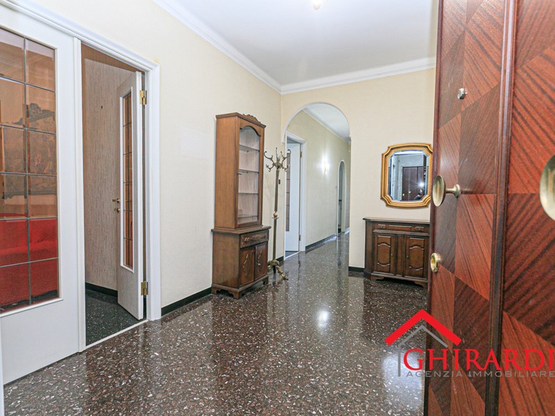 Appartamento in Vendita a Genova, zona Cornigliano, 148'000&euro;, 139 m²