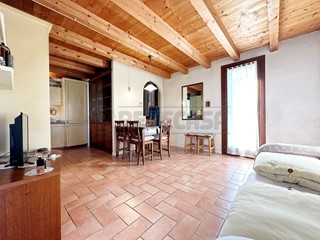 Trilocale in Vendita a Schio, 95'000€, 50 m², arredato, con Box