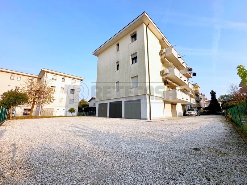 Appartamento in Vendita a Vicenza, 150'000€, 90 m², arredato, con Box