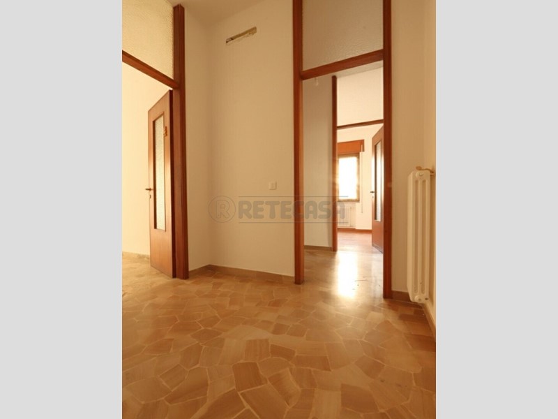 Appartamento in Affitto a Vicenza, 700€, 130 m², con Box