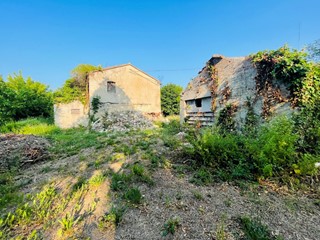 Rustico in Vendita a Camerano, 195'000&euro;, 290 m²