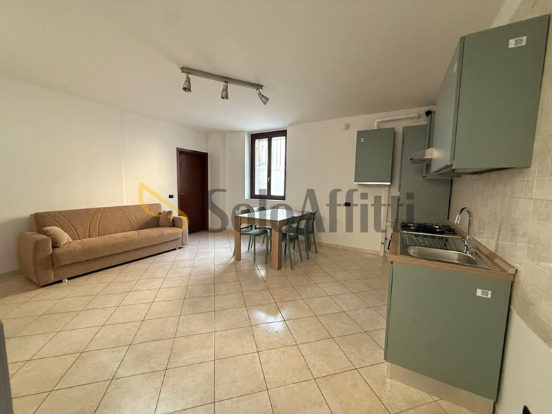 Bilocale in Affitto a Seregno, 750€, 78 m², arredato