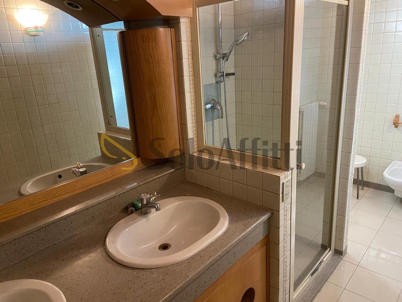 Appartamento in Affitto a Padova, zona Centro storico, 1'880€, 200 m², arredato