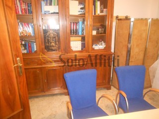 Ufficio in Affitto a Padova, zona Centro storico, 1'200€, 100 m², arredato