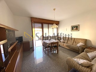Appartamento in Affitto a Rimini, zona Rivazzurra, 900&euro;, 105 m², arredato, con Box