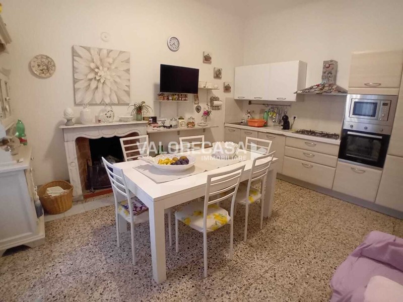 Appartamento in Vendita a Carrara, 209'000&euro;, 193 m²