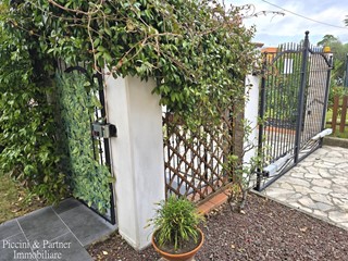 Casa Indipendente in Vendita a Cortona, zona Monsigliolo, 345'000&euro;, 170 m², con Box