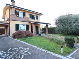 Casa Semi Indipendente in Vendita a Capannori, 490'000&euro;, 150 m²