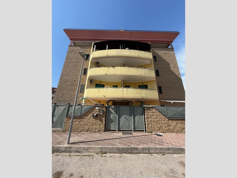 Trilocale in Vendita a Nettuno, zona Poligono, 139'000€, 80 m², arredato