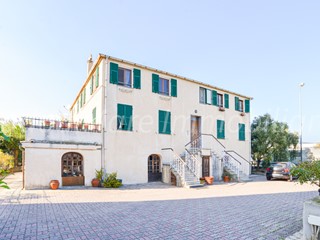 Trilocale in Affitto a Vado Ligure, 700€, 103 m², arredato