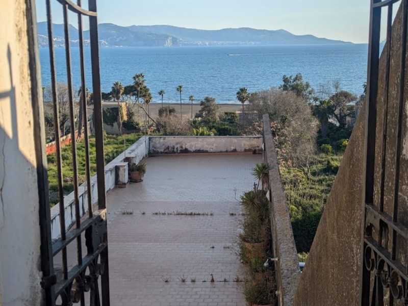 Appartamento in Vendita a Torre Annunziata, 680'000&euro;, 280 m²