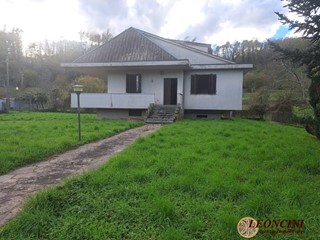 Villa in Vendita a Pontremoli, 150'000&euro;, 183 m²