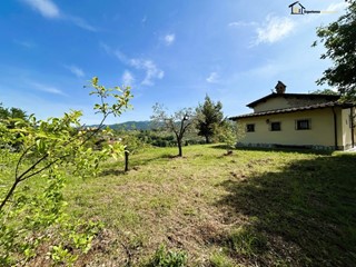 Casale in Vendita a Poggio Mirteto, 180'000&euro;, 100 m²