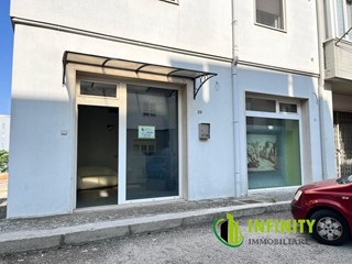 Negozio in Affitto a Matera, 700&euro;, 57 m²