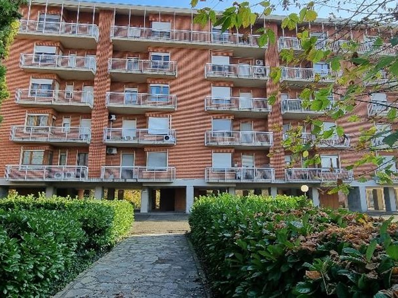 Trilocale in Vendita a Alessandria, 60'000€, 93 m²
