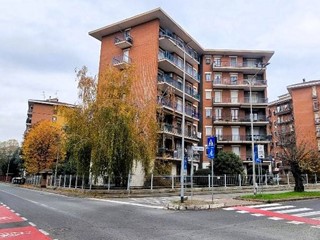 Appartamento in Vendita a Alessandria, 100'000€, 150 m²