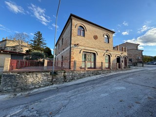 Casa Indipendente in Vendita a Montottone, 127'000&euro;, 212 m²