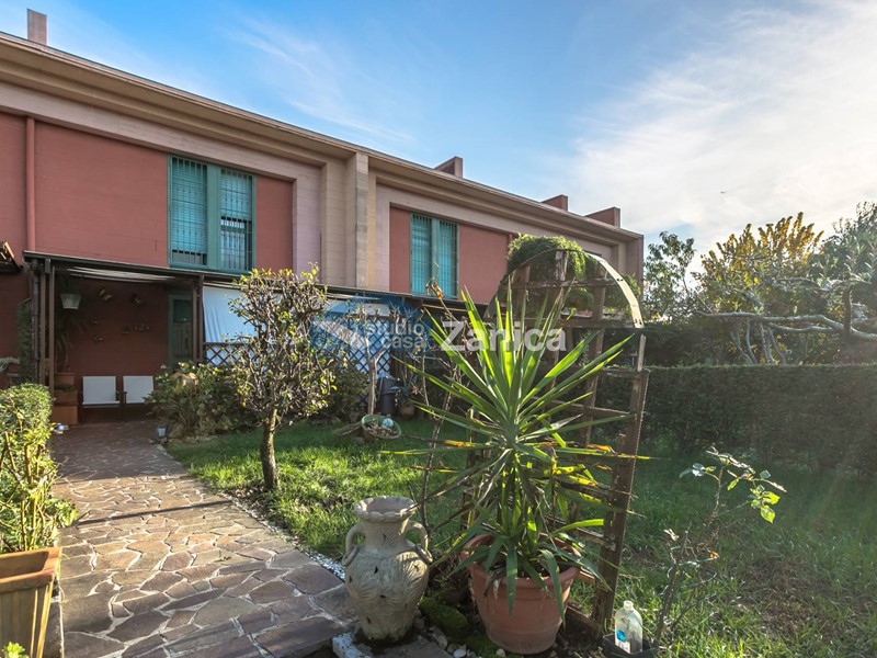 Villetta a schiera in Vendita a Bergamo, 295'000€, 120 m²