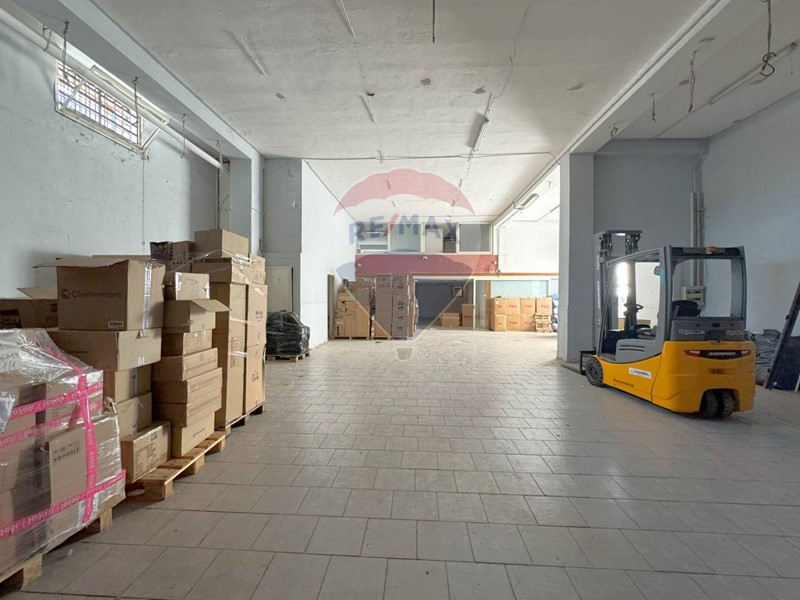 Appartamento in Vendita a Napoli, 450'000€, 1200 m²