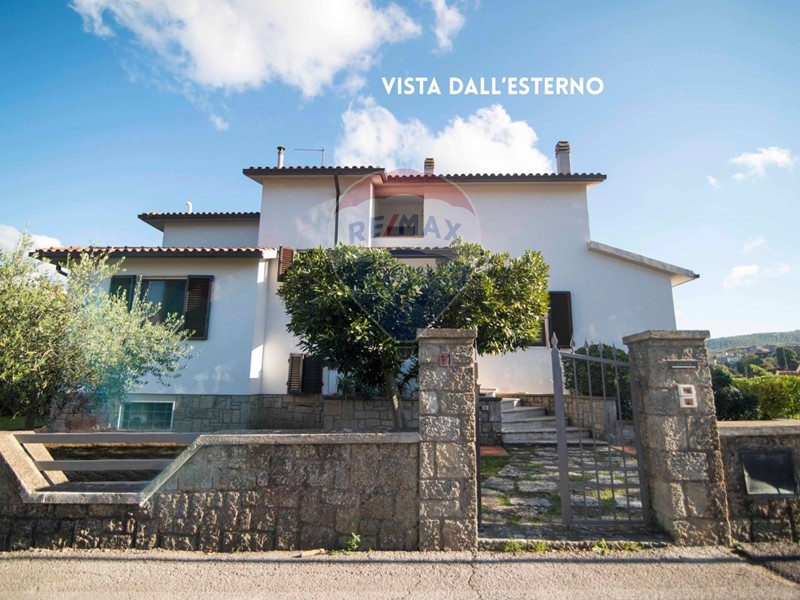 Villa in Vendita a Roccastrada, 395'000&euro;, 323 m²