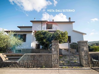 Villa in Vendita a Roccastrada, 395'000&euro;, 323 m²