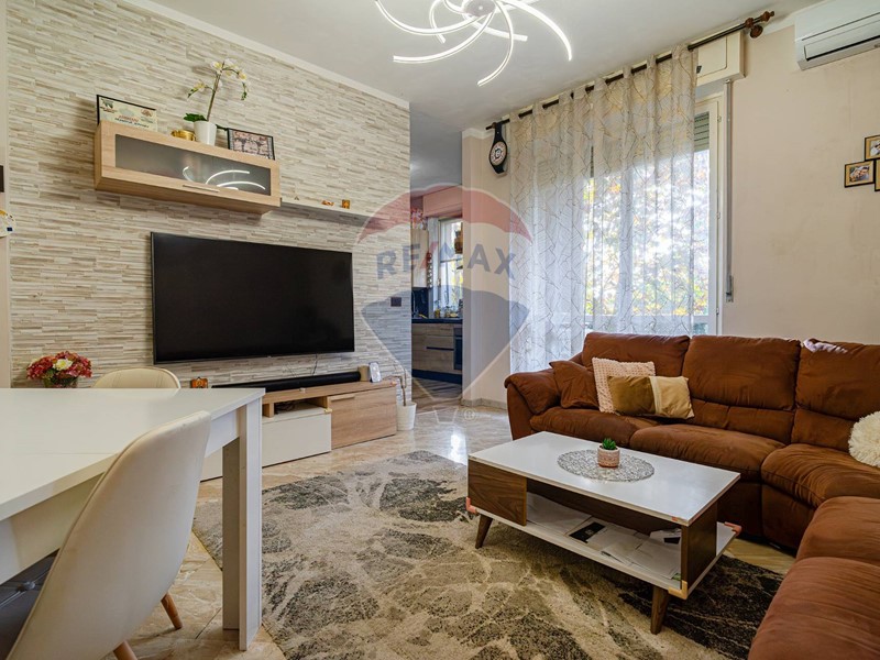 Trilocale in Vendita a Rho, 153'000&euro;, 98 m²