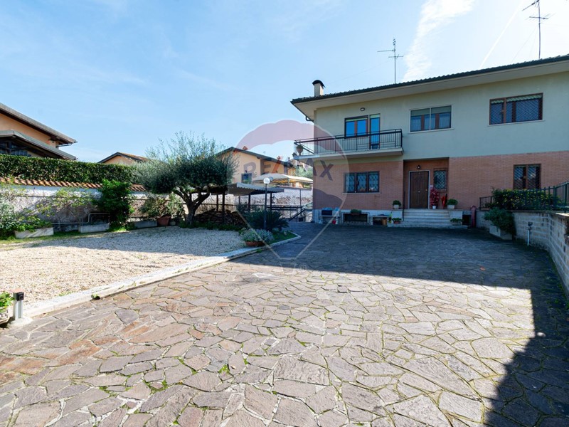 Appartamento in Vendita a Roma, 199'000€, 124 m²