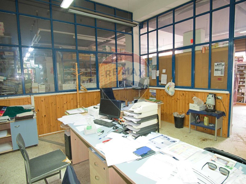 Immobile commerciale in Vendita a Gravina di Catania, 125'000&euro;, 262 m²