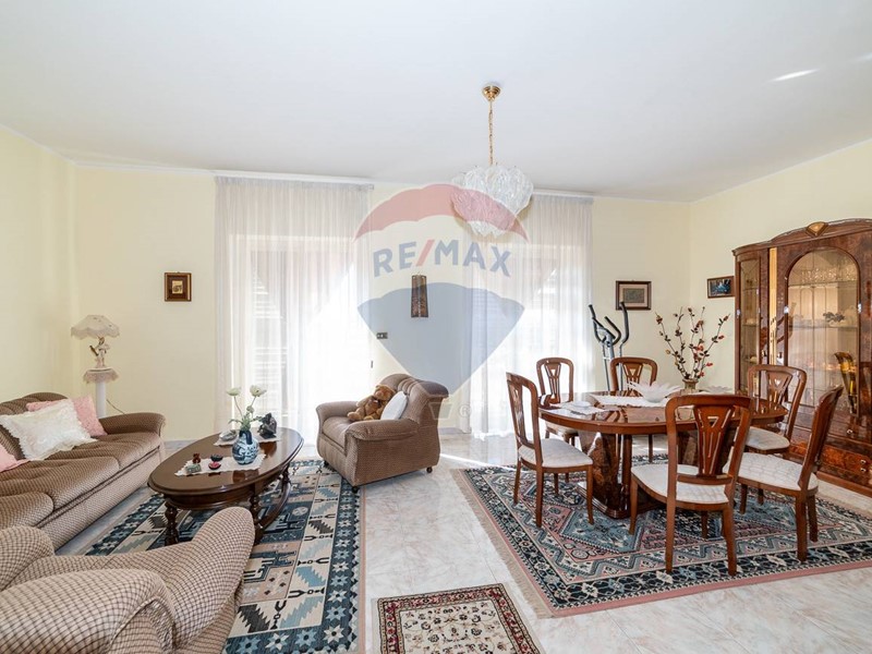 Appartamento in Vendita a Belpasso, 140'000€, 149 m²